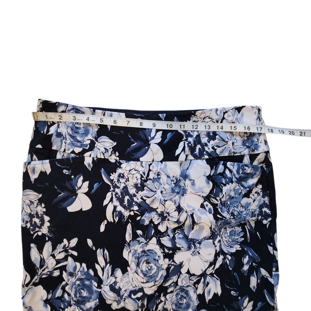 SC & Co. Floral Skort, Blue & White, 2 pockets, 17.5" length, sz XL Stretch - Picture 7 of 10